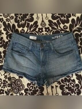 GAP 1969 light wash cutoff denim shorts Sz 4 Waist 27
